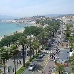 Le Corsaire Place De L\'Etang
